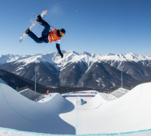 Chloe Kim Dominates Olympic Qualifying Despite Shoulder Injury Scare